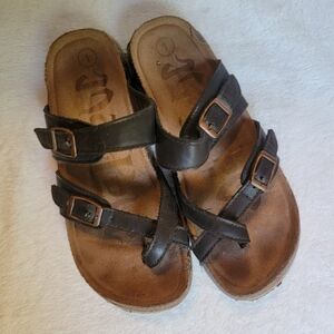 Girls Size 1 brown strappy leather sandals